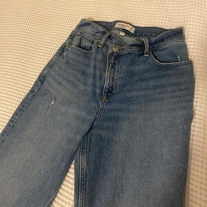 Abercrombie & Fitch The 90s Straight Ultra High Rise Jean